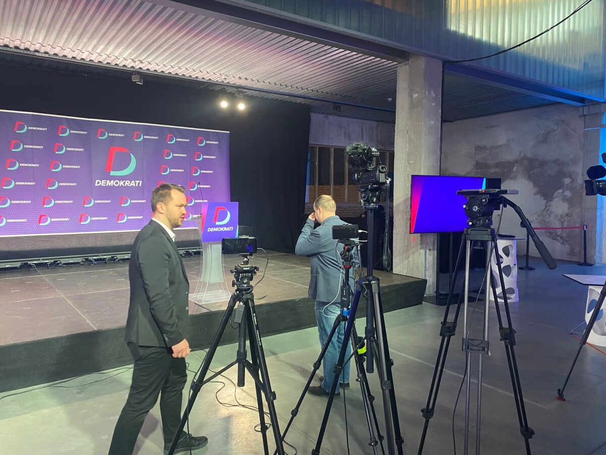 Tlačová konferencia strany Demokrati.