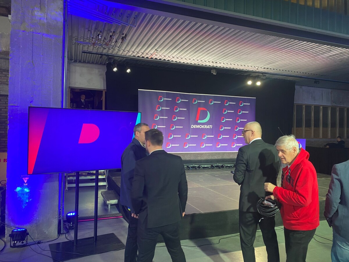 Tlačová konferencia strany Demokrati.