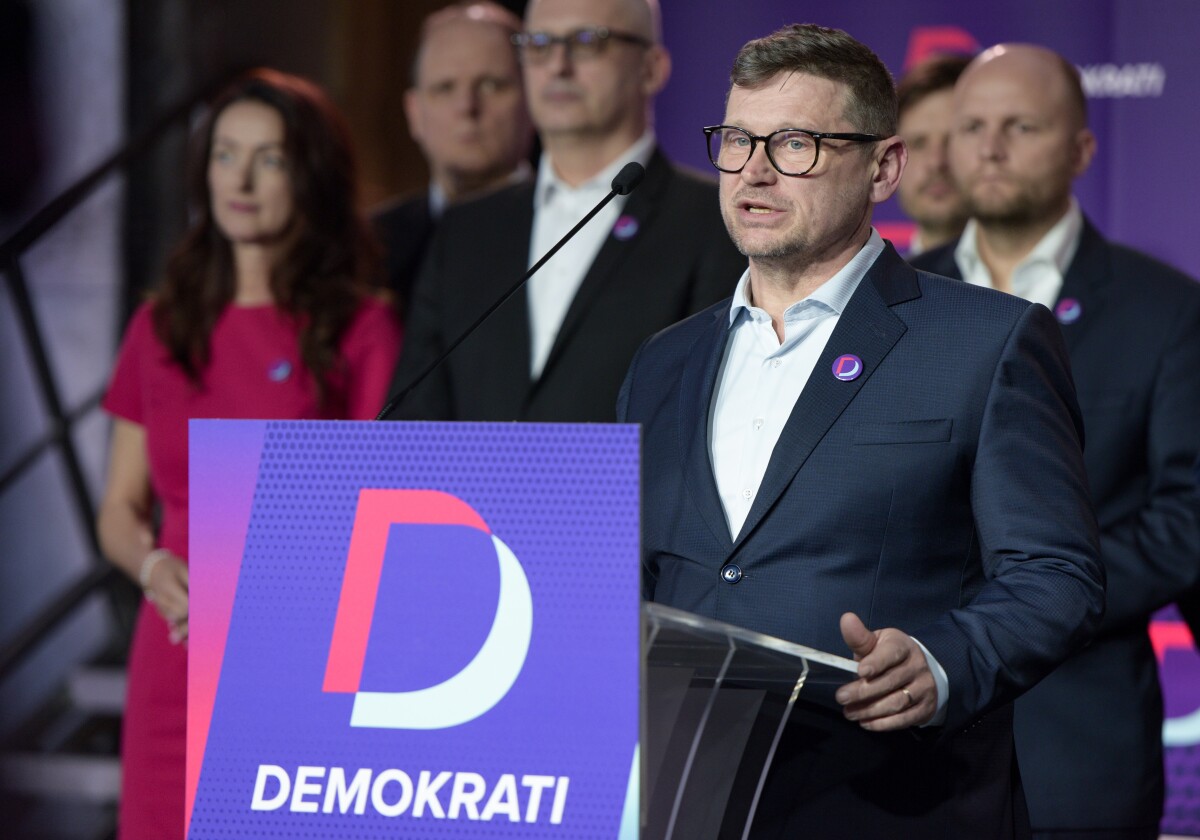 Na snímke v popredí podpredseda strany Šanca František Oľha.