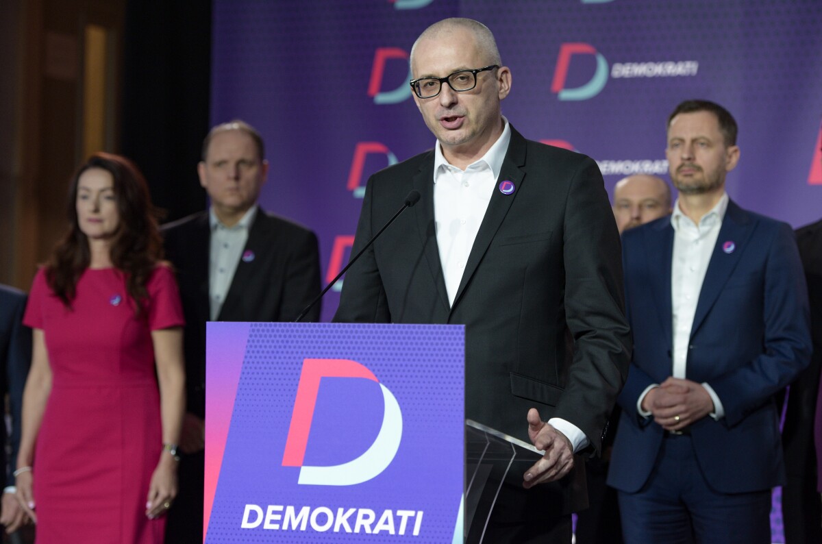 Na snímke v popredí predseda strany SPOLU - občianska demokracia Miroslav Kollár.