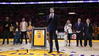 NBA: LA Lakers slávnostne vyvesili dres legendárneho pivota Paua Gasola