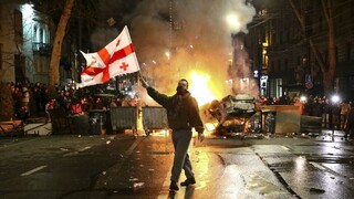 Demonštranti v Gruzínsku uspeli, vládna strana stiahla zákon o zahraničných agentoch