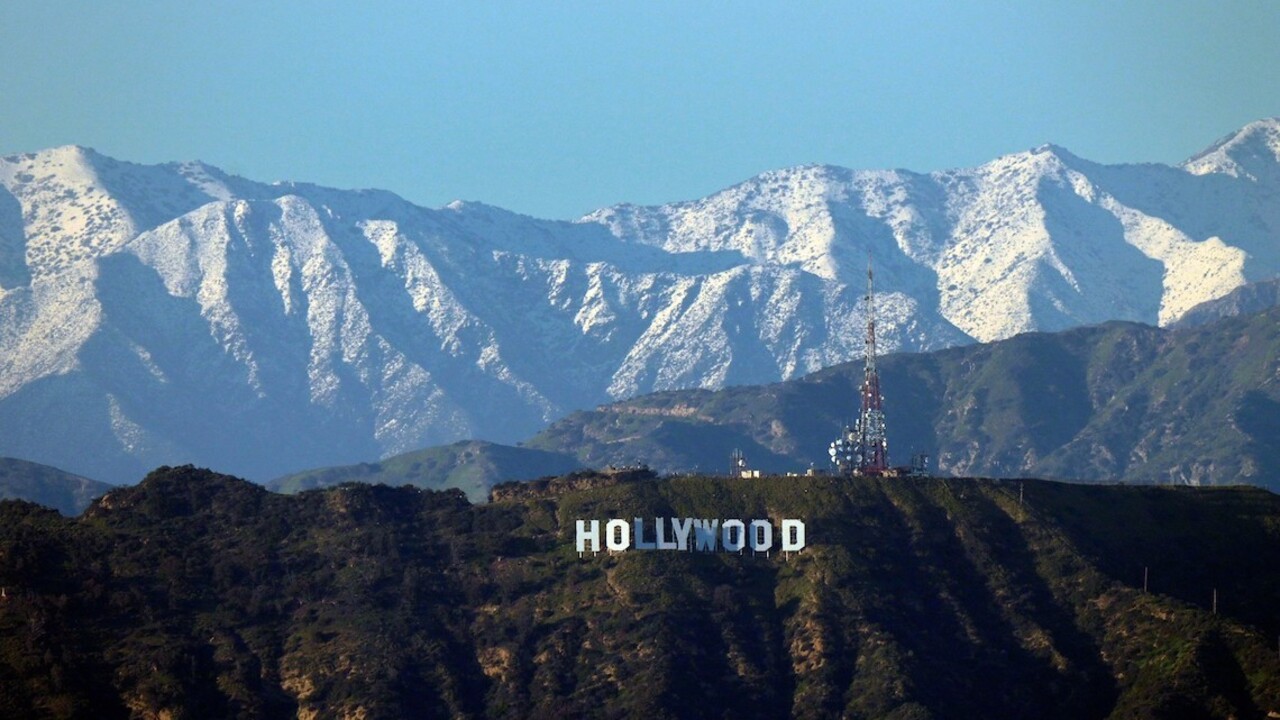 Dominuje Mestu anjelov, ale cesta k nemu je mučivá. Nápis Hollywood oslavuje storočnicu