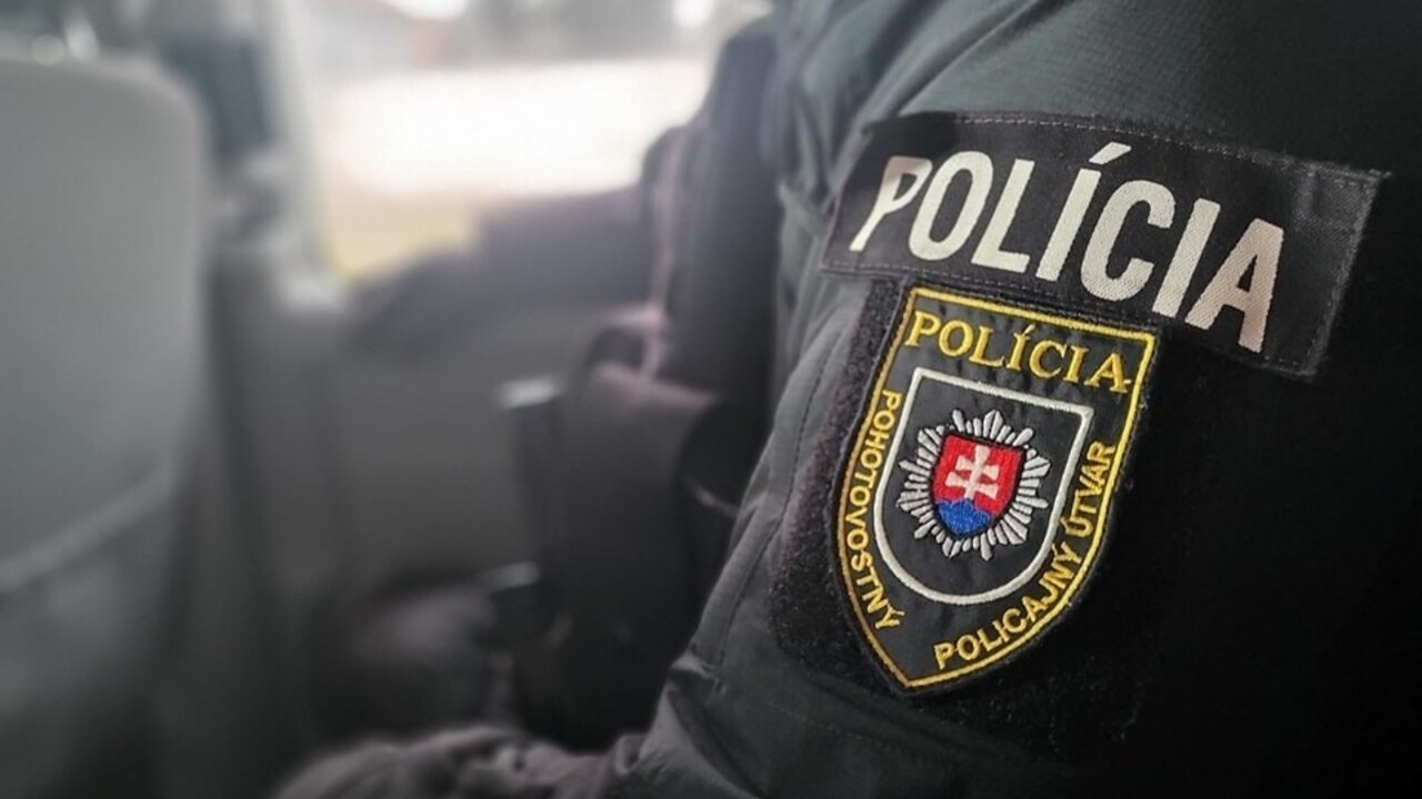 Dvojročného chlapca utýral k smrti nevlastný otec. Polícia to vyšetruje ako zločin zabitia