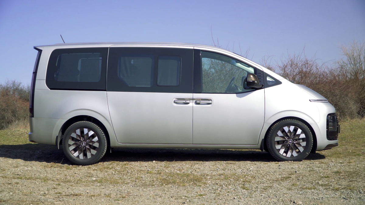 Hyundai Staria 2