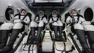 Štvorčlenná posádka astronautov sa po piatich mesiacoch vrátila z ISS na Zem