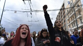 Nahnevaní Gréci štrajkujú, ochromená bude lodná aj letecká doprava