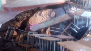 Pod školákmi v Zimbabwe sa prepadla trieda, najmenej 14 detí bolo zranených