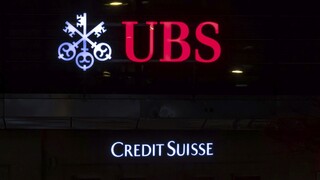 Švajčiarska banka UBS by mohla kúpiť Credit Suisse, žiada vládu o podporu