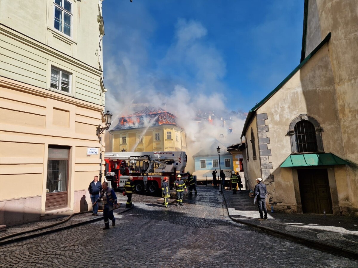 Požiar sa rozšíril aj na základnú školu