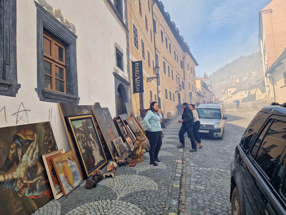 Sťahovanie obrazov z Galérie Jozefa Kollára