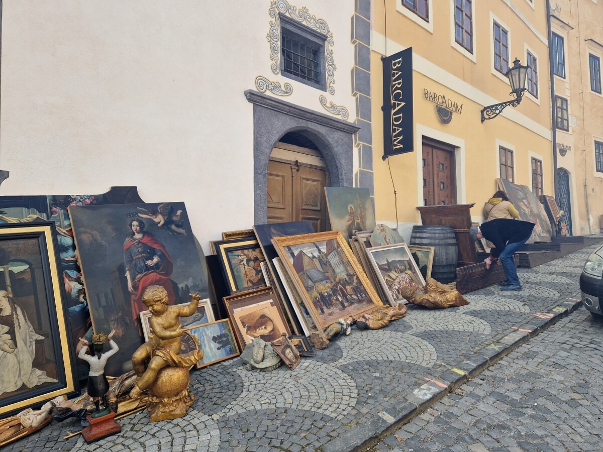 Sťahovanie obrazov z Galérie Jozefa Kollára