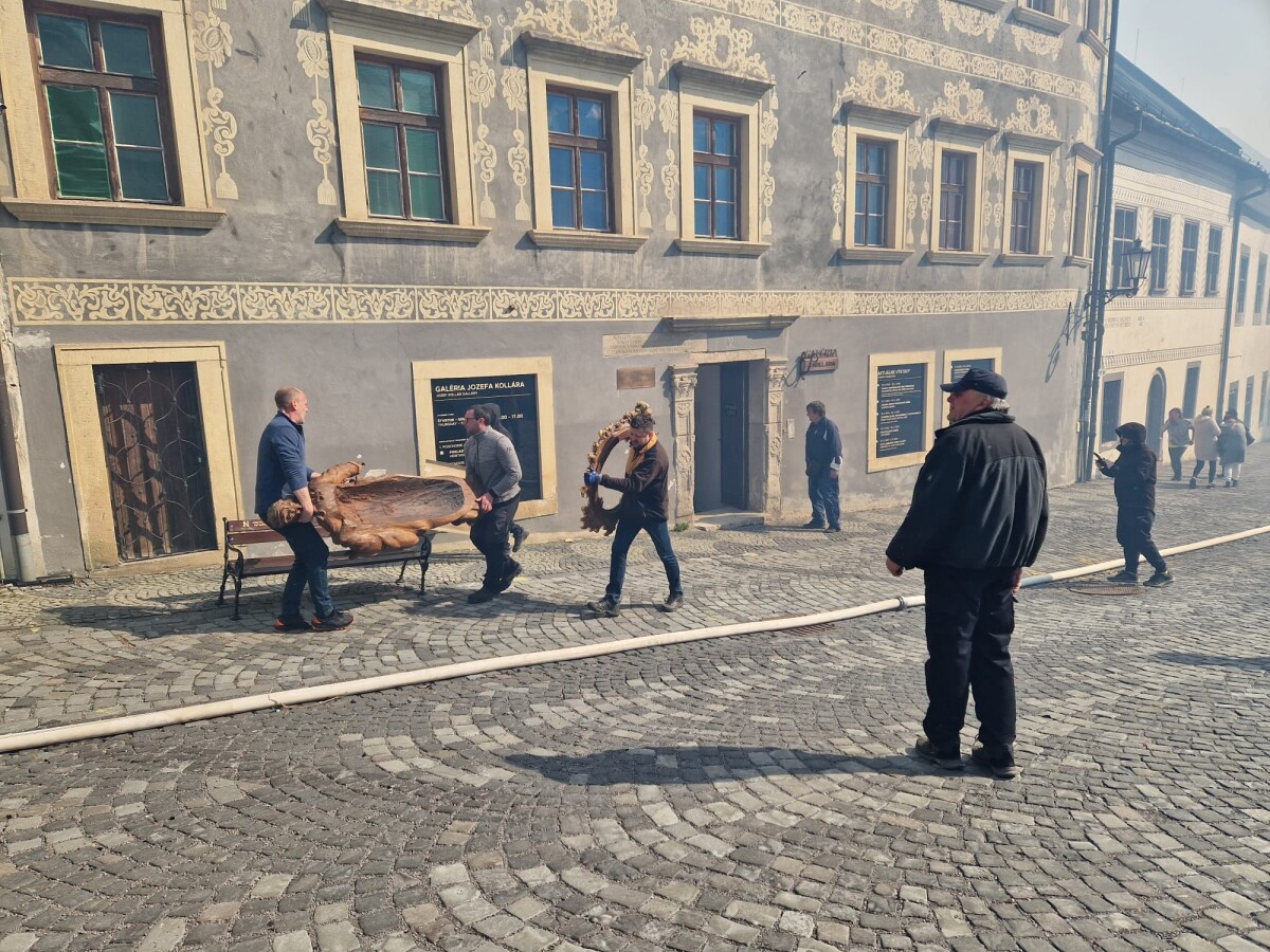 Sťahovanie obrazov z Galérie Jozefa Kollára