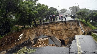Cyklóna Freddy si v Afrike vyžiadala vyše päťsto obetí. Záchranné práce pokračujú