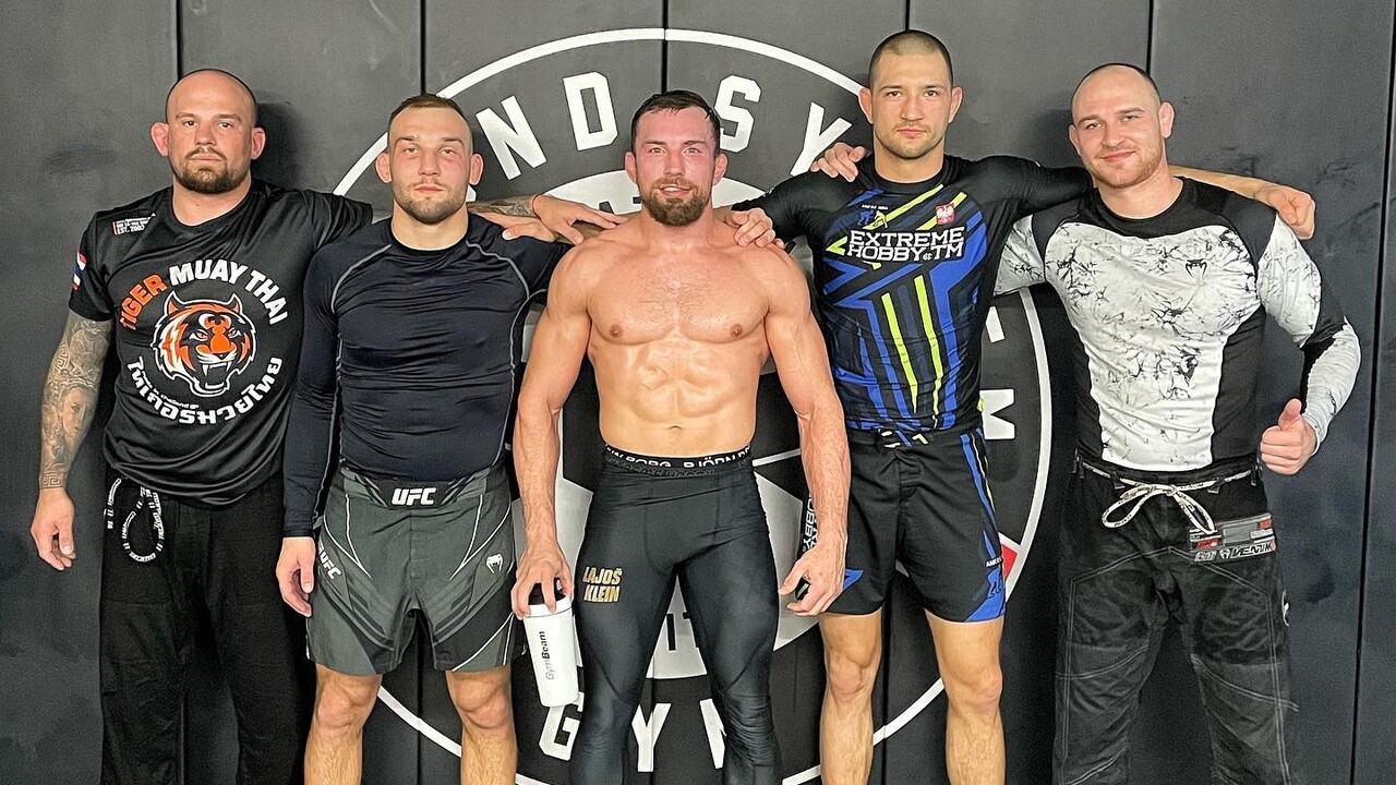Krvácal, dostal aj zakázané údery do slabín. Klein má v UFC prvú remízu