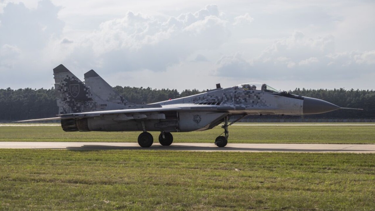 Top udalosti týždňa: Migy putujú na Ukrajinu. Haag si brúsi zuby na Putina, ten sa producíruje po Mariupole