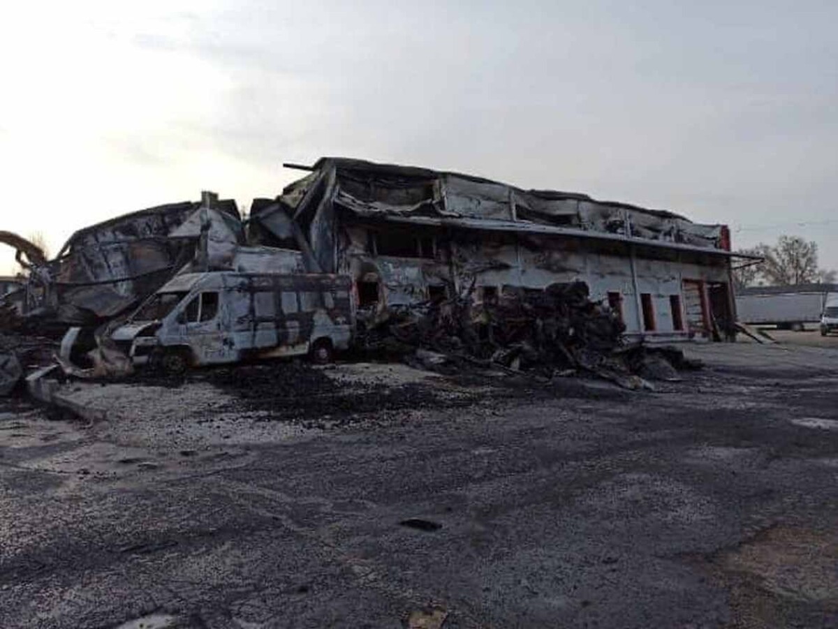 Požiar skladu v Nových Zámkoch