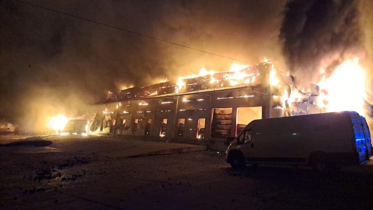 Požiar skladu v Nových Zámkoch