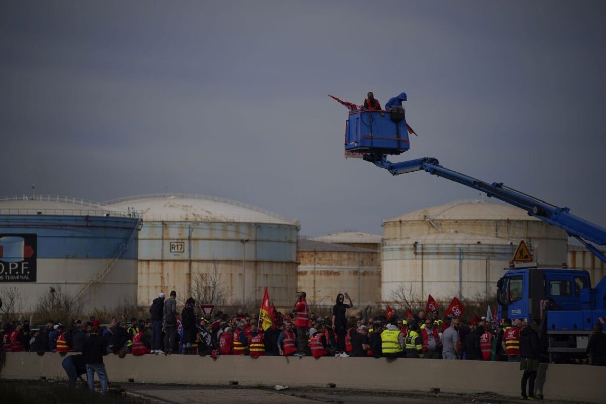 Protesty proti dôchodkovej reforme vo Francúzsku