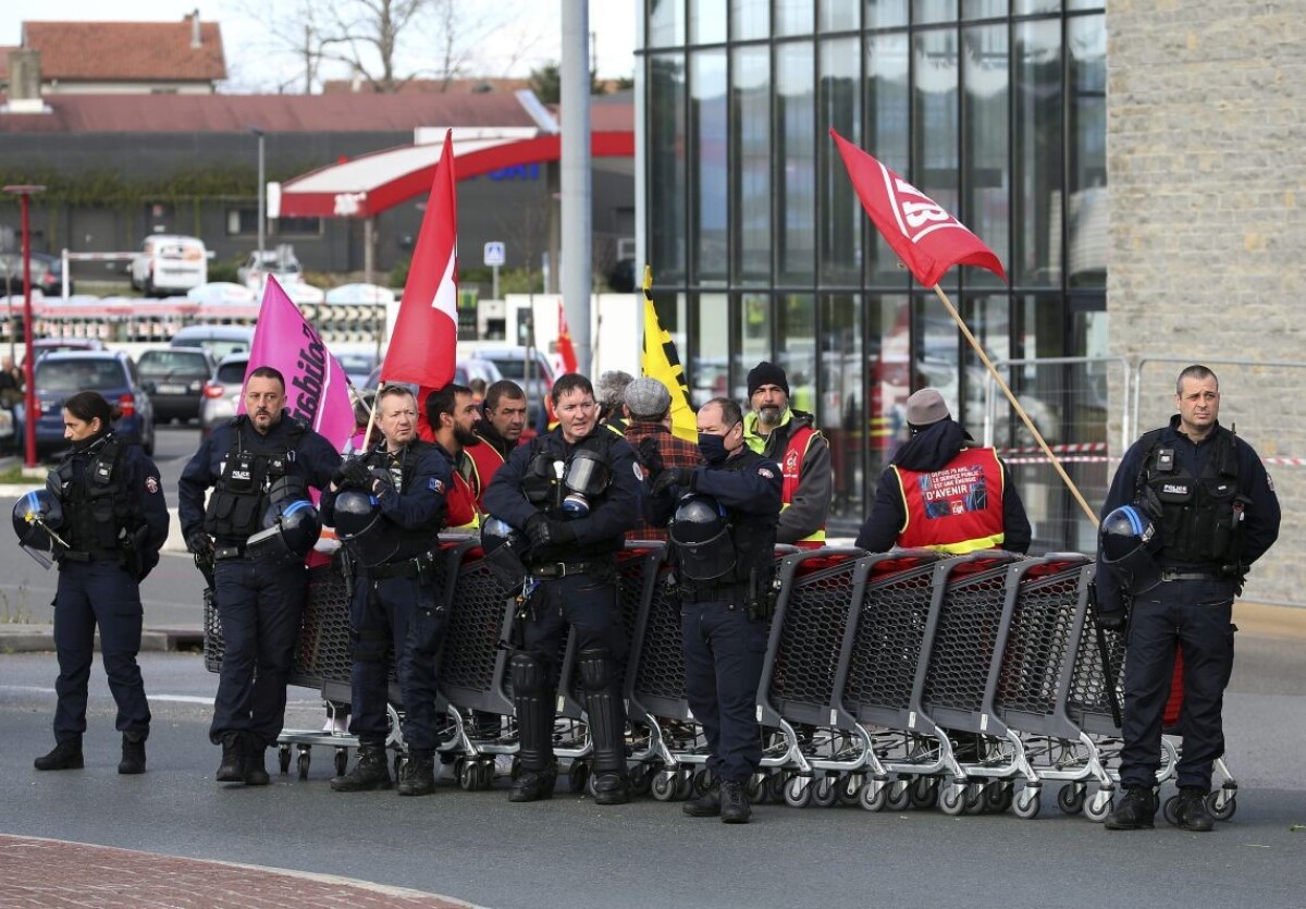 Protesty proti dôchodkovej reforme vo Francúzsku