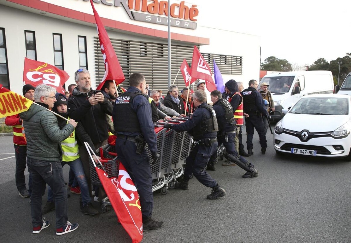 Protesty proti dôchodkovej reforme vo Francúzsku
