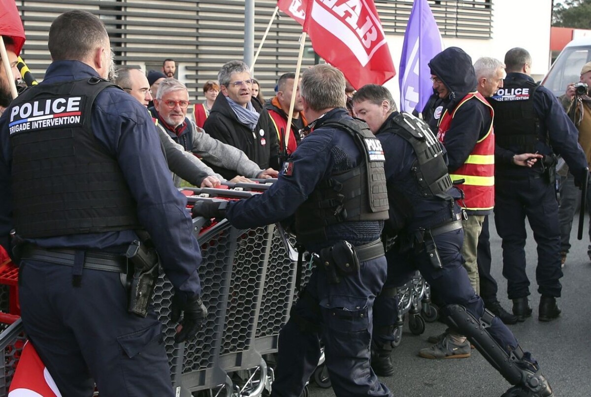 Protesty proti dôchodkovej reforme vo Francúzsku