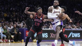 NBA: James sa vrátil do zostavy Lakers, hráči LA napriek tomu podľahli Chicagu 108:118