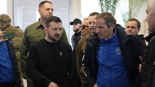 Zelenskyj navštívil frontové pozície pri Záporoží, stretol sa aj s riaditeľom MAAE