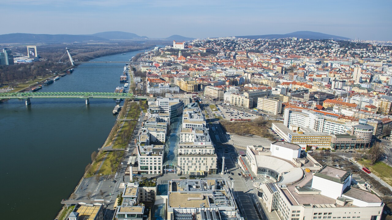 Bratislava ukončí takmer 20-ročný súdny spor. Spoločnosti Equis Invest zaplatí milióny eur