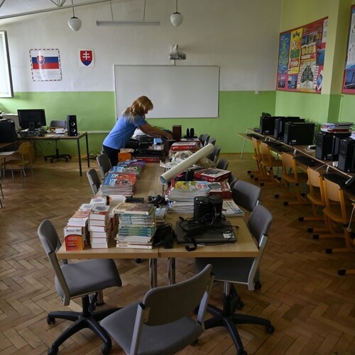 Učitelia sú nedocenení finančne aj morálne, zhodujú sa riaditelia škôl. Mladí pedagógovia často živoria