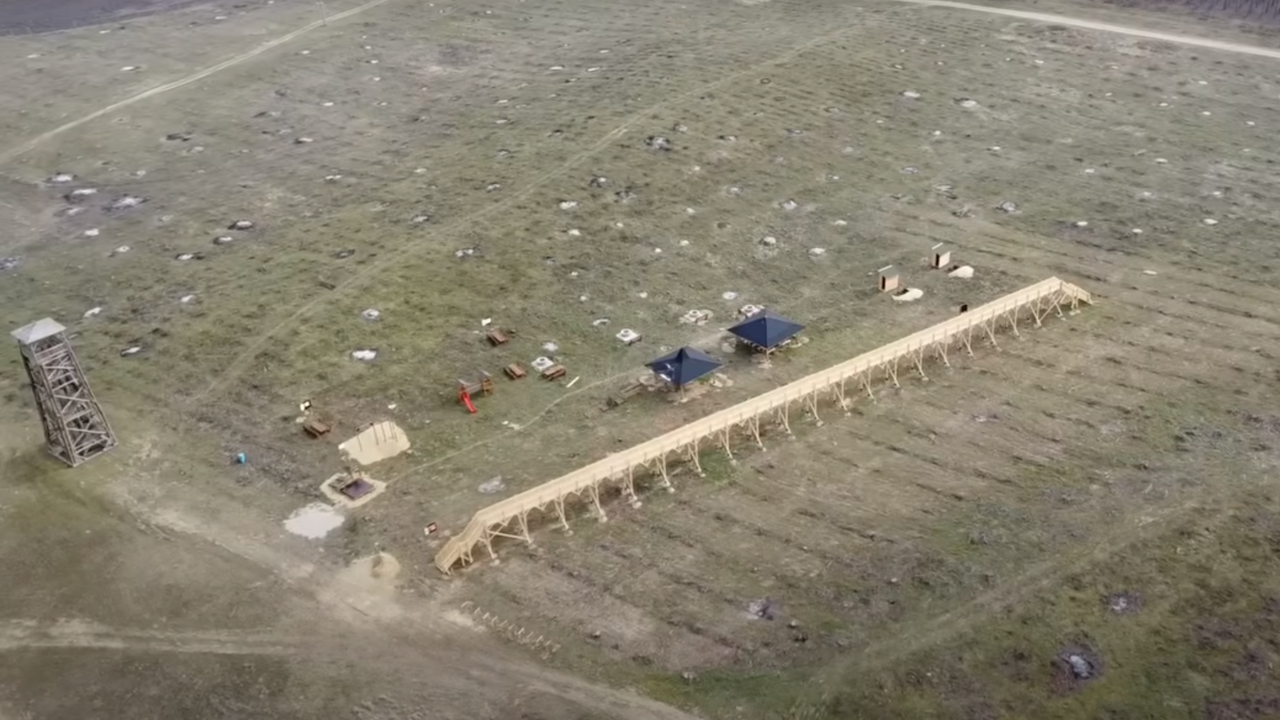 Starosta v Maďarsku postavil za peniaze z EÚ chodník v korunách stromov. Tie však počas výstavby vyrúbali