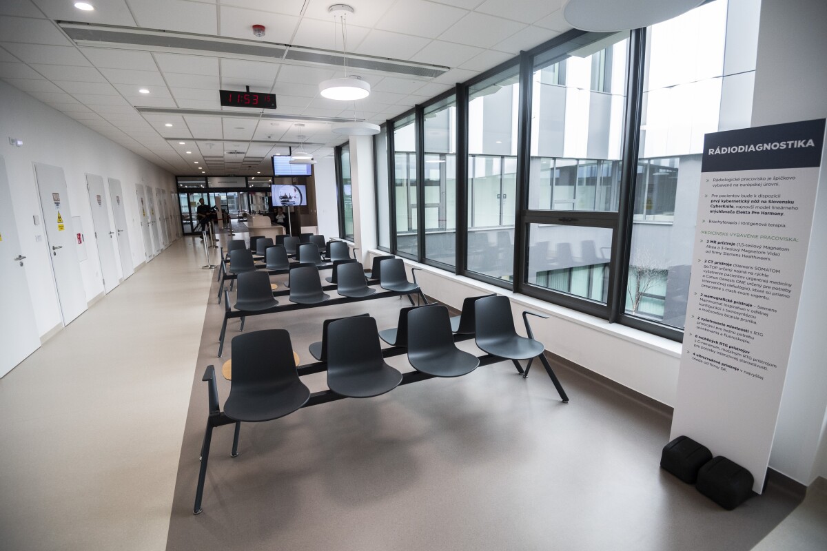 Na snímke čakáreň na rádiológii.