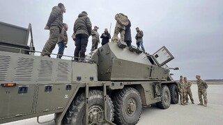 Rusi zničili na Ukrajine len jednu húfnicu Zuzana. Protiofenzíve bráni počasie, prezradil Naď