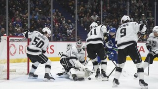 NHL: Kings majú istotu play off, Boston na hranici 60 víťazstiev