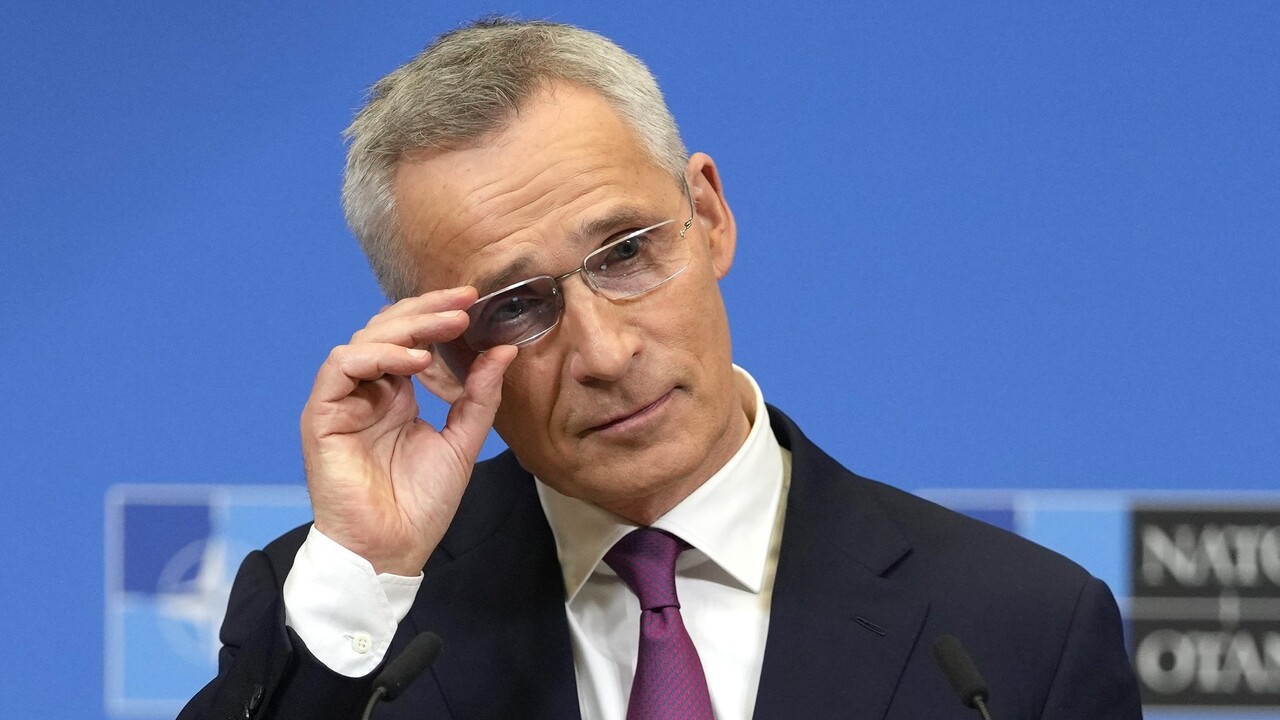 Čína opakuje kremeľskú propagandu a podporuje ruskú ekonomiku, vyhlásil Stoltenberg
