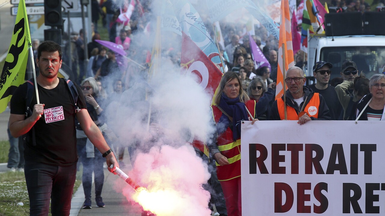 Francúzi pokračujú v demonštráciách. Do ulíc vyšli už jedenásty raz
