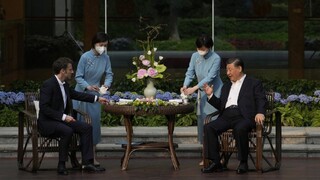 Macron počas návštevy Číny vyzval študentov, aby mysleli kriticky, reč bola aj o Ukrajine