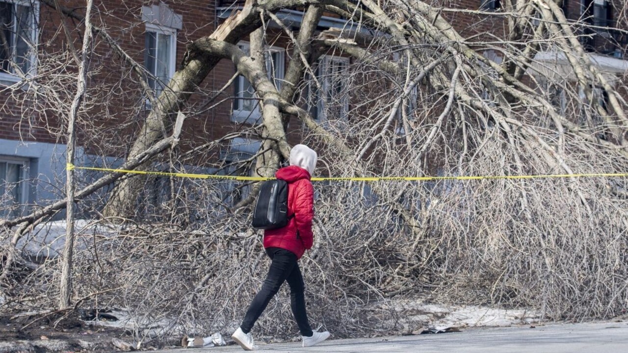 Ľadová búrka si v Kanade vyžiadala niekoľko obetí. Státisíce ľudí ostali bez prúdu