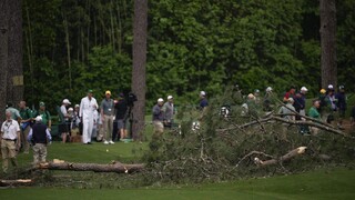 Golfový turnaj v Auguste prerušil pád stromov, divákov museli evakuovať