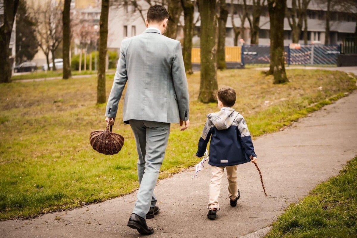 Heger so synmi na šibačke