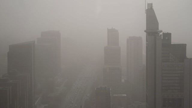Pekingom a severovýchodom Číny sa prehnala silná piesočná búrka, zasiahla 400 miliónov ľudí