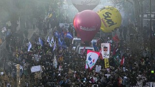 Vo Francúzsku pokračujú protesty proti dôchodkovej reforme, účasť na demonštráciách však klesá