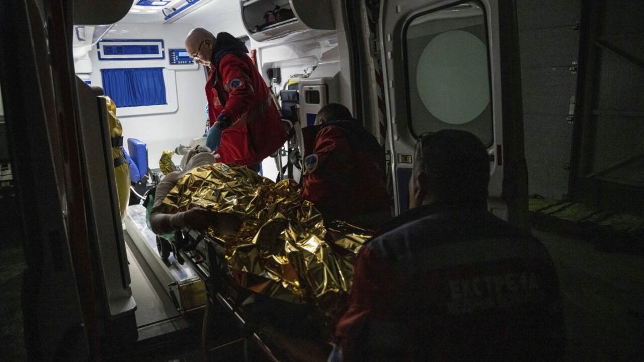 Pred ukrajinským konzulátom v Krakove sa pokúsil upáliť muž. Vyzýval na obranu krajiny pred Rusmi