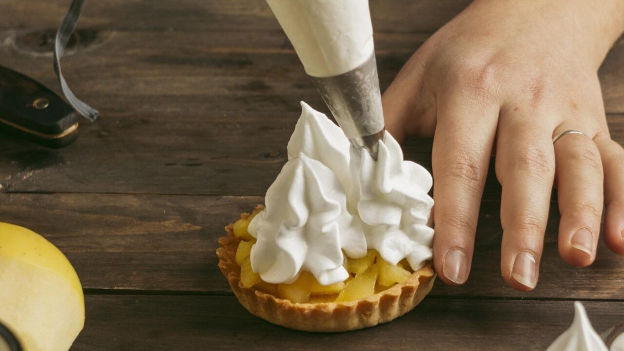 Zabudnite na stužovač: Šľahačka bude nadýchaná a udrží tvar vďaka cukríkom