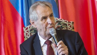 Milý Robo, prajem ti veľa úspechov, vyhlásil Zeman. Pred voľbami nahral video, v ktorom podporil Smer