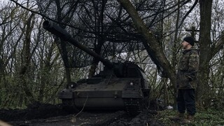 Vojaci zvádzajú v Bachmute neobyčajne krvavé boje, uviedla ukrajinská armáda