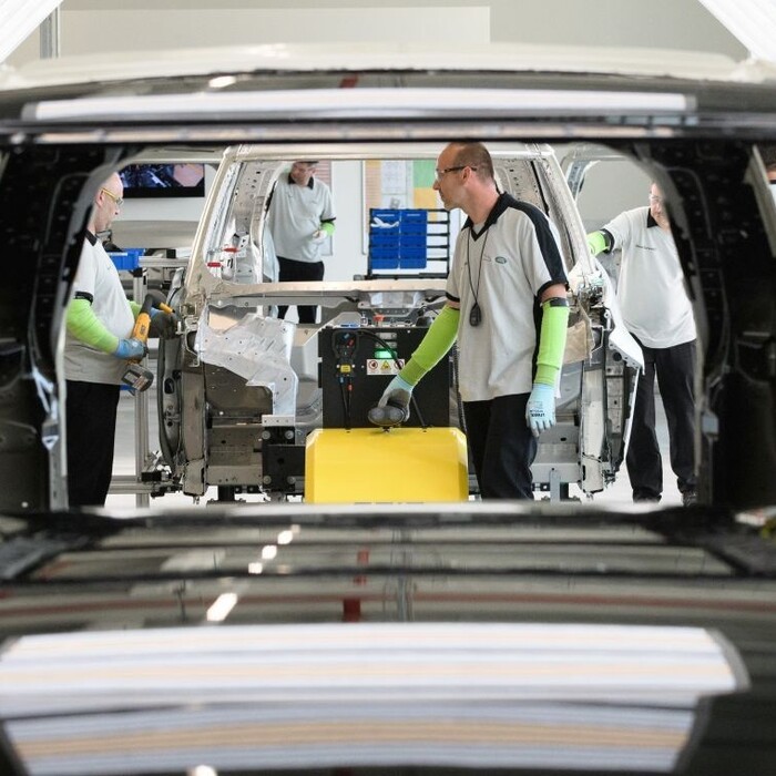 O výrobky slovenského priemyslu bol opäť záujem, ťažili z toho najmä automobilky