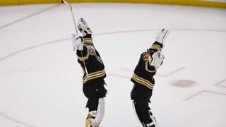 NHL: Boston vstúpil do play off výhrou nad Floridou, Carolina zdolala Islanders