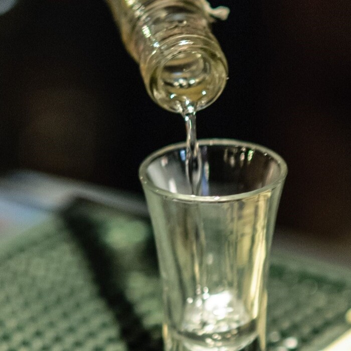Najmenej 27 ľudí zomrelo v indickom štáte Bihár, vypili toxický alkohol