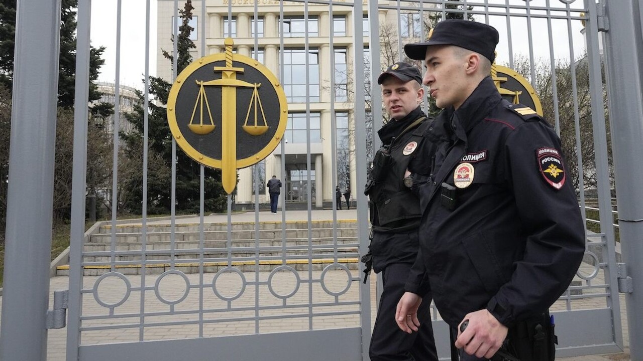 Za vlastizradu doživotie. Rusko sprísňuje zákony pre kritikov Kremľa